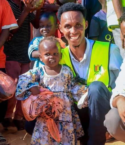 Photo from: Community distribution with volunteers